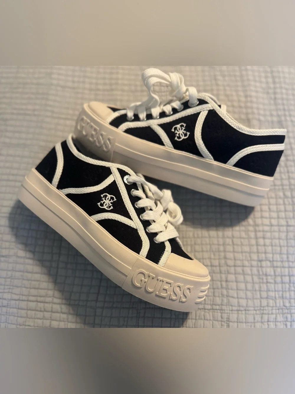 GUESS Women's Issah Branded Platform Lace-Up Sneakers NWOT